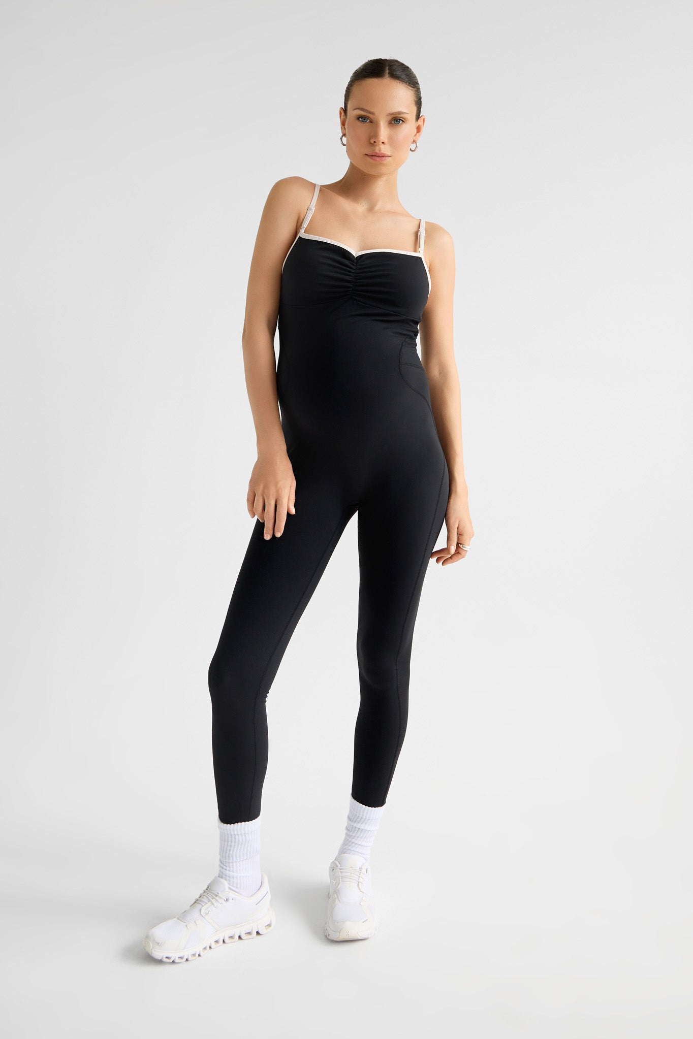 THE BALLET SCRUNCH ONESIE / BLACK-CRÈME