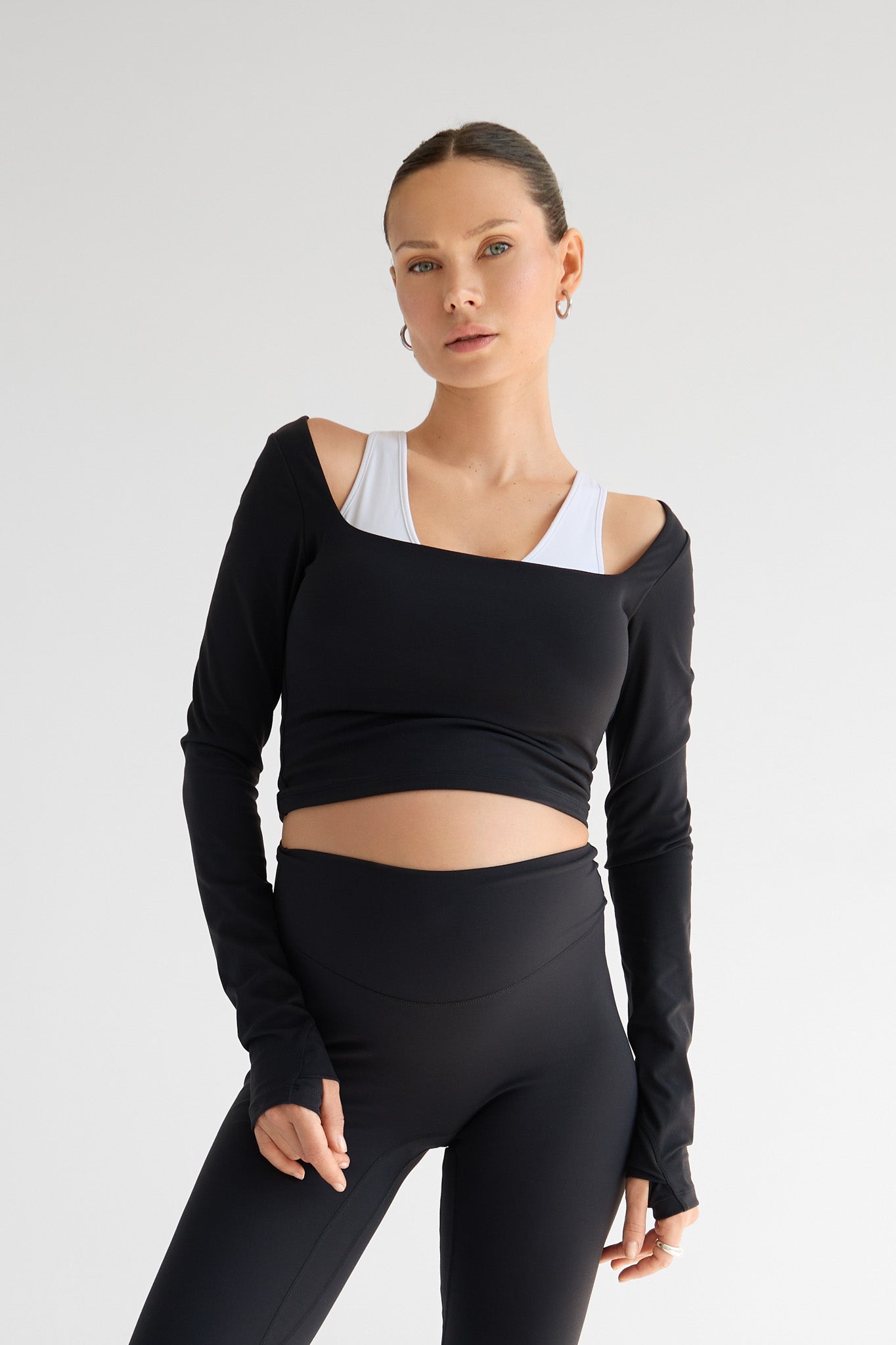 THE SQUARE NECK ACTIVE CROP / BLACK