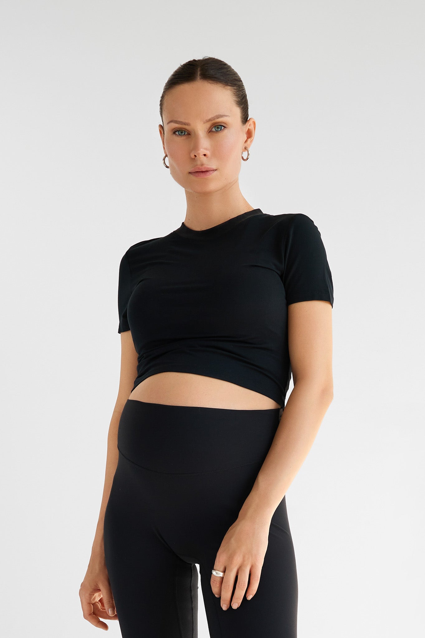 THE MICRO MODAL T-SHIRT CROP / ONYX