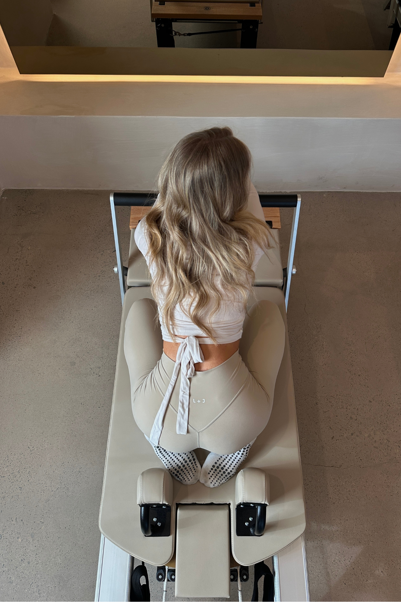 THE ESSENTIALS LEGGING / LATTE